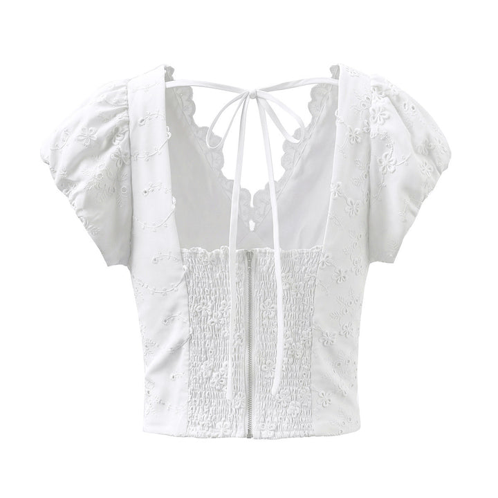 Damebluse med blomsterbroderi og romantisk flæseudskæring Skovae