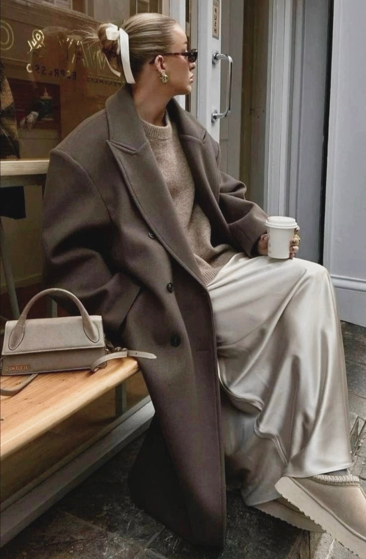 Stilla | Damejakke - Lang trenchcoat med reverskrave