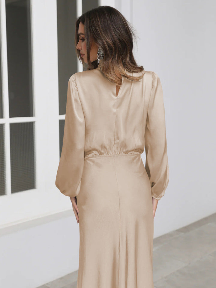 Stilla | Elegant satin kjole med lange ærmer