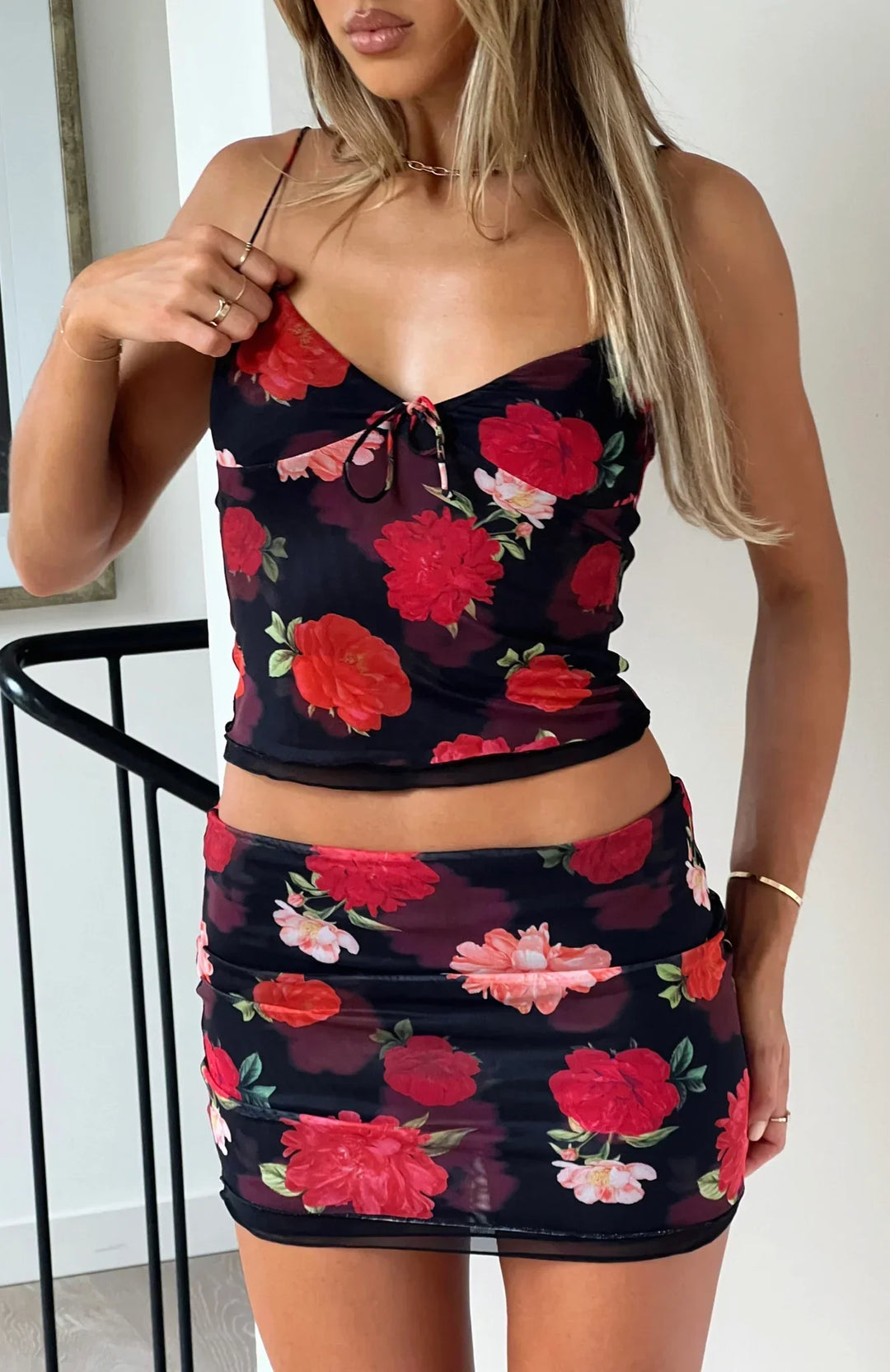 Stilla | ærmeløs T-shirt med blomstermønster til den