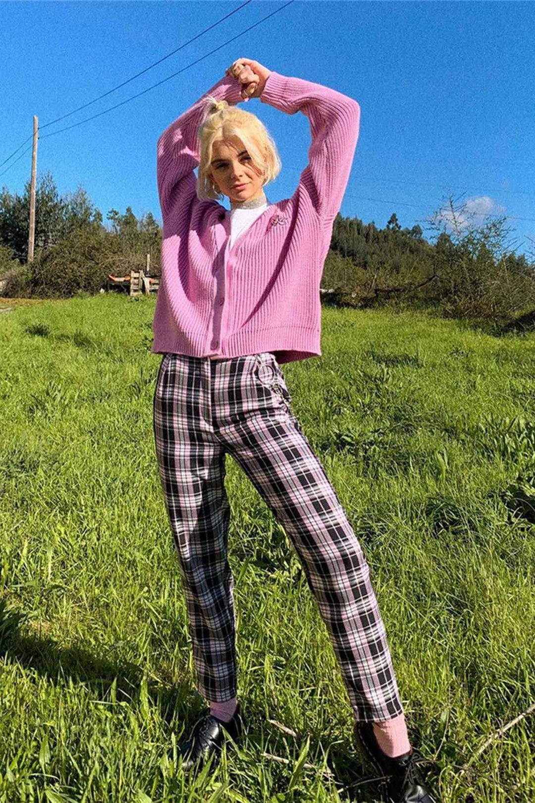 Stilla | Strikjakke Rosa Med Bogstaver Og Knapper Broderet På Forsiden