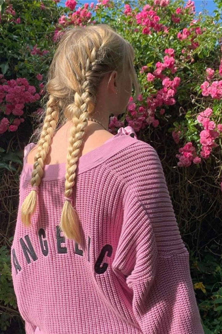 Stilla | Strikjakke Rosa Med Bogstaver Og Knapper Broderet På Forsiden
