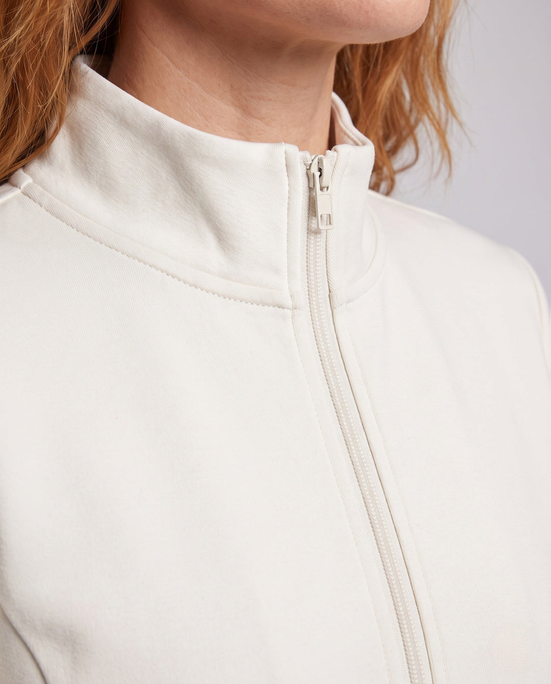 Kvinders fashionable fleecejakke med en livlig pasform Skovae