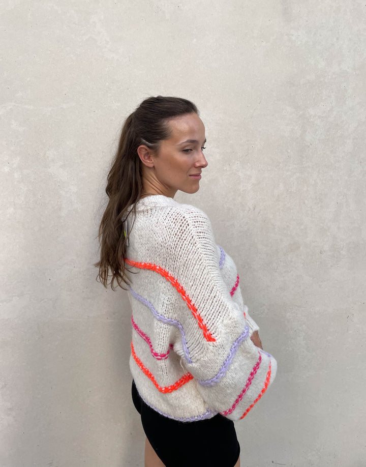 Stilla | Overdimensioneret sweater med neonefarvede dekorative sømme