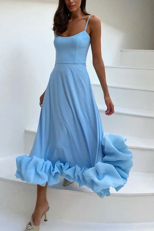 Stilla | Strapless Midi Kjole Med Volanger Til Midnatsbanketter