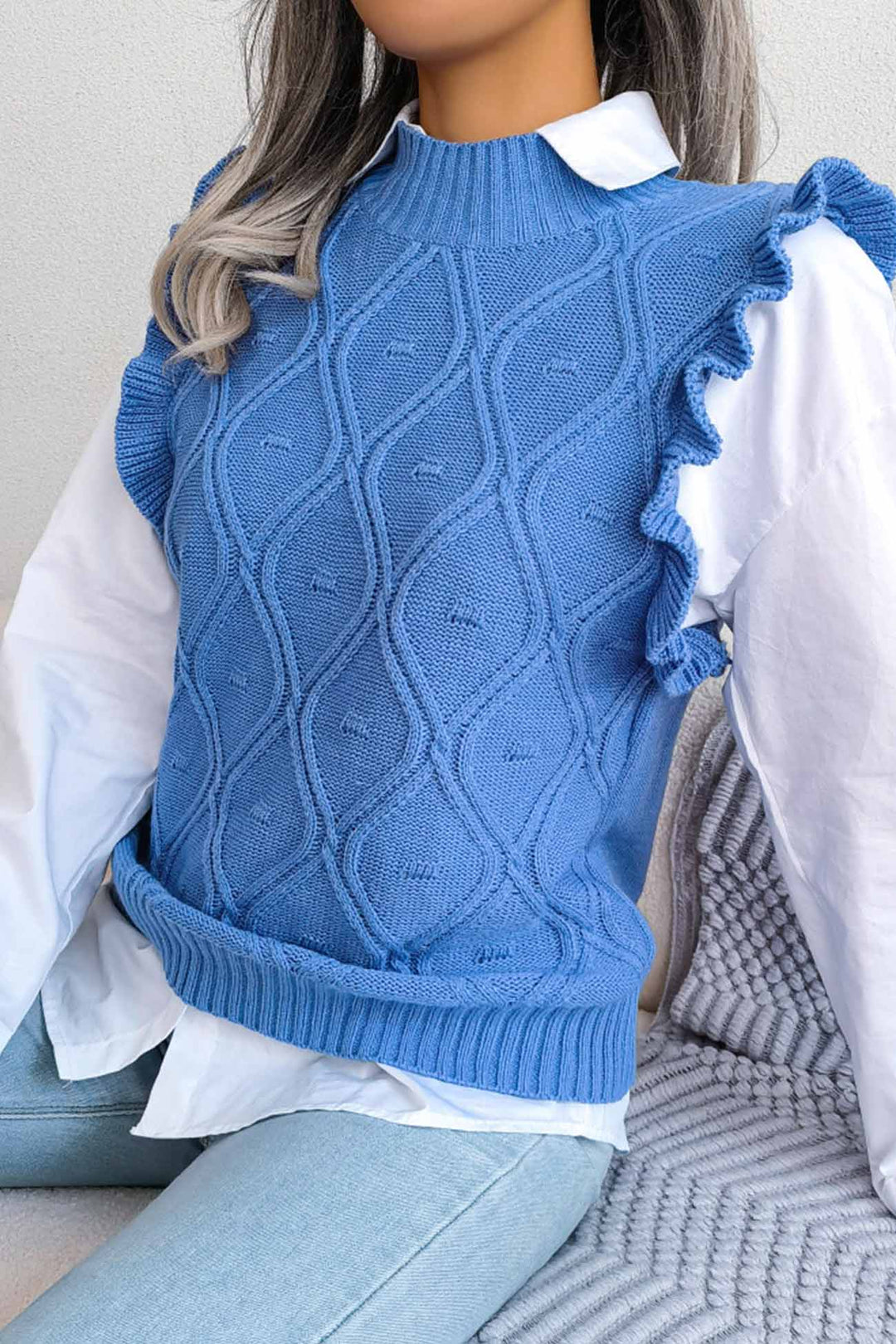 Stilla | Strikvest med flæser og rhombusser