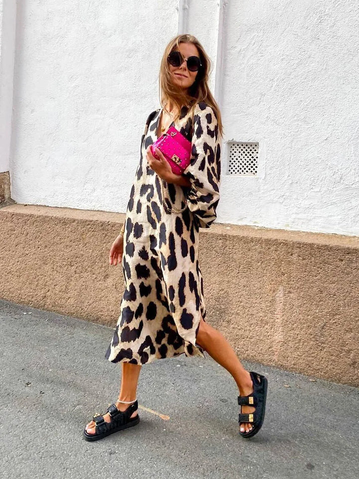Stilla | Stilfuld Kjole med Leopardprint til Kvinder