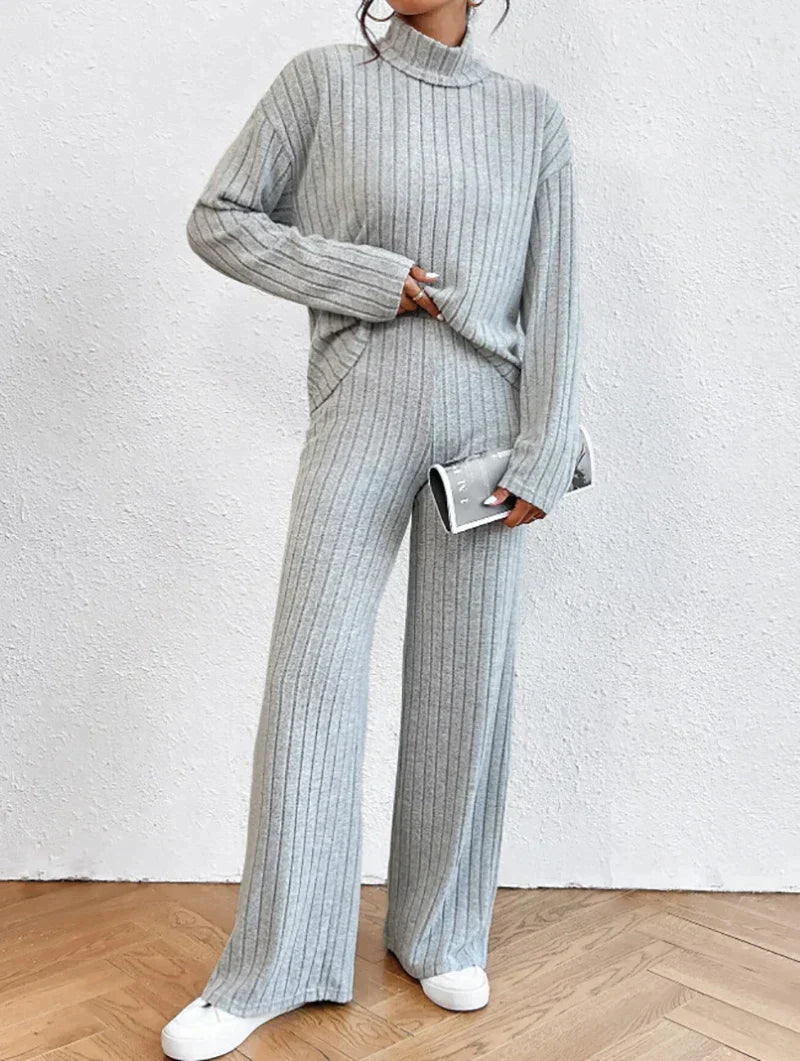 Stilla | Strikket bukser og rullekrave sweater til damer
