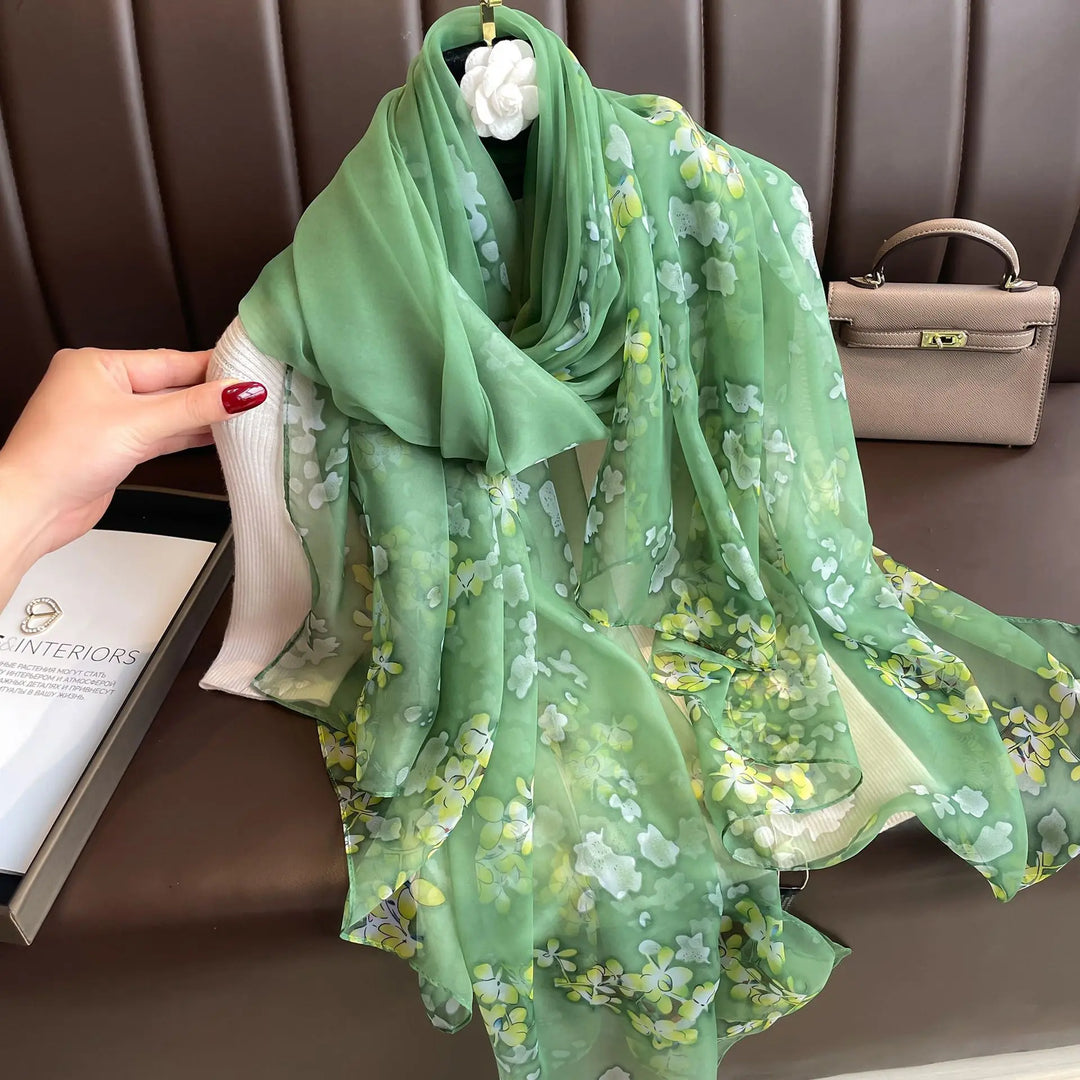 Stilla | Luksuriøst Silketørklæde med Elegant Print til Kolde Dage Regitze
