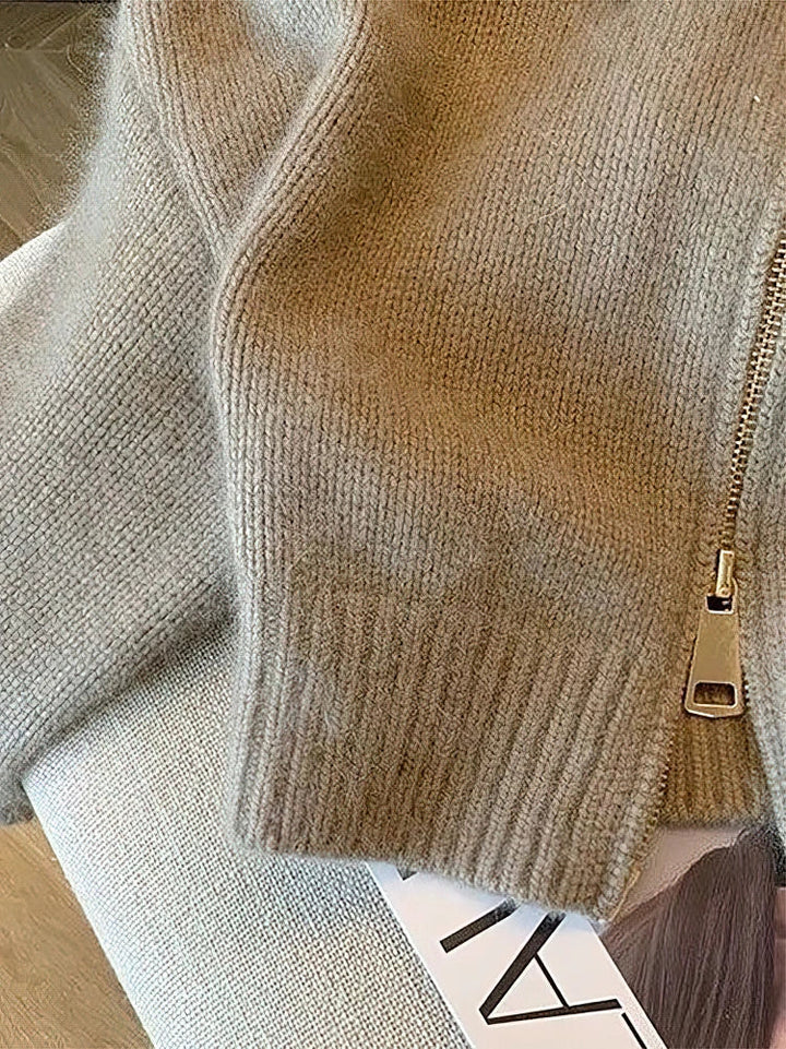 Stilla | Strikjakke med Lynlås Og Elegant Krave - Moderne Cropped Cardigan til Hverdag Og Kontor
