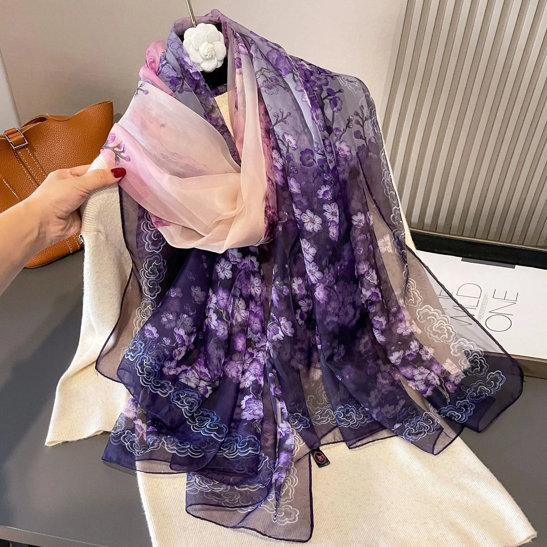 Stilla | Luksuriøst Silketørklæde med Elegant Print til Kolde Dage Regitze