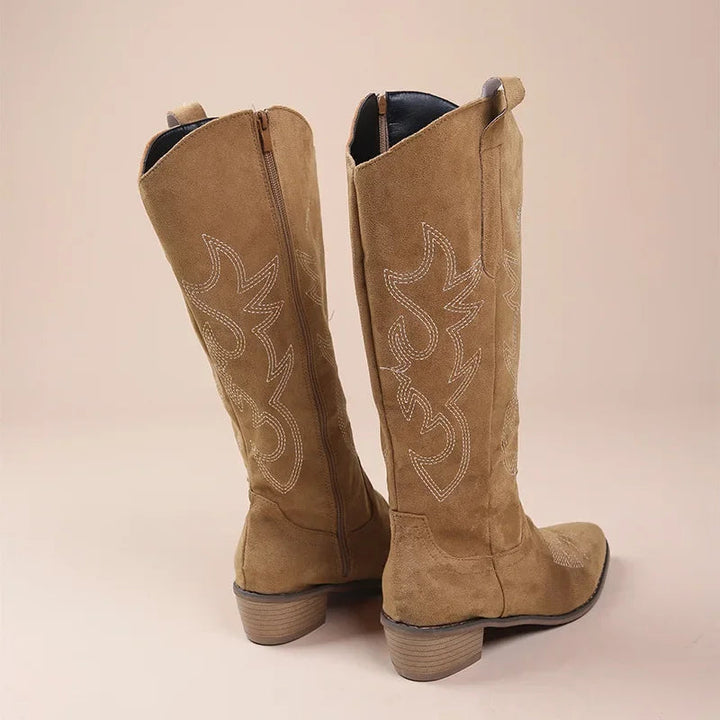 Stilla | Cowboy Støvler Suede Finish Broderet Midt Kalv Lav Hæl Sidesnor