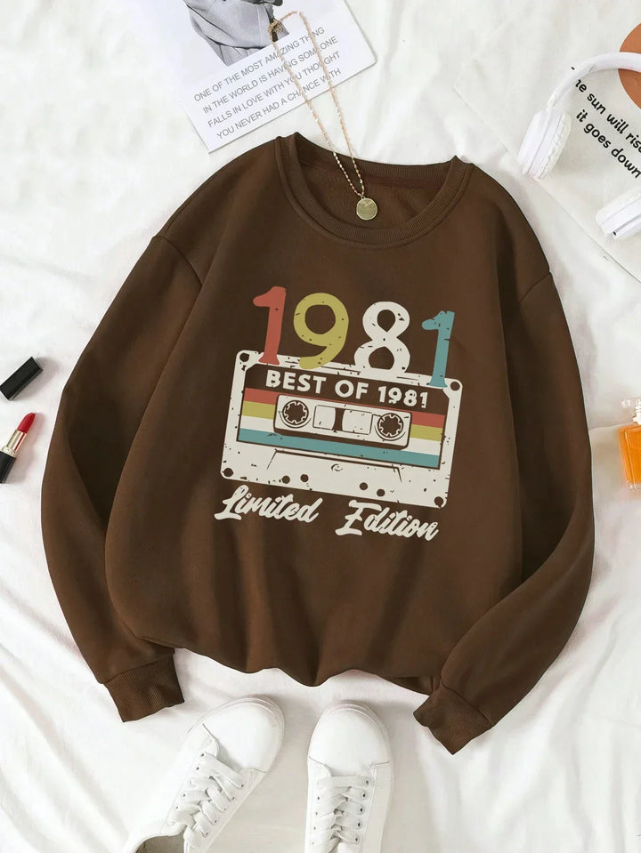 Stilla | Dame sweater med moderne tryk