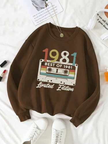 Stilla | Dame sweater med moderne tryk
