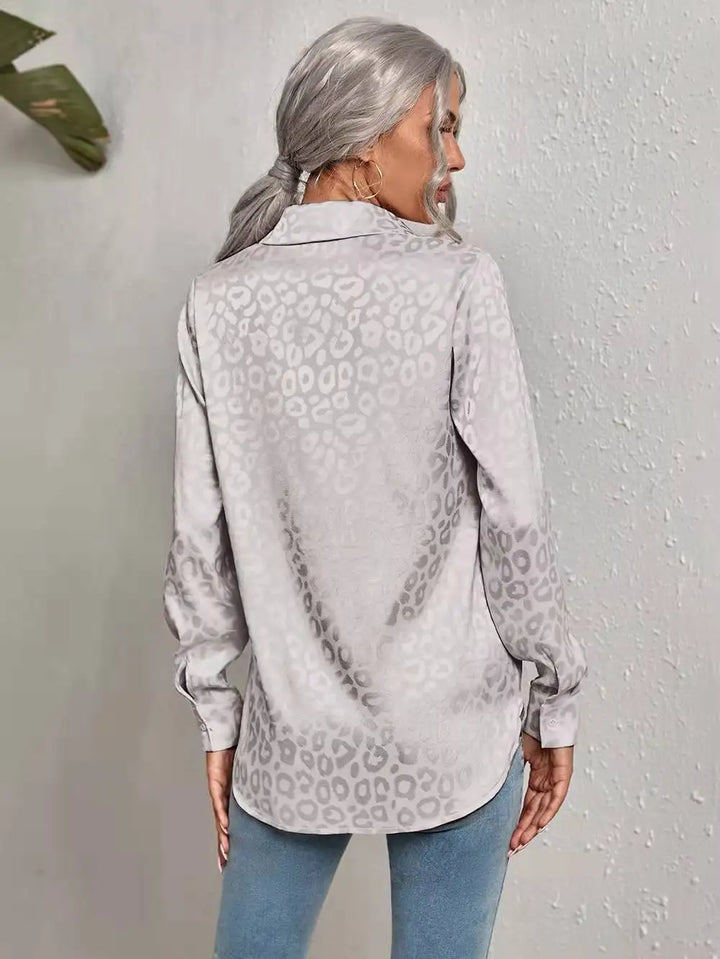 Stilla | Leopard Print Jacquard Bluse Med Lange Ærmer