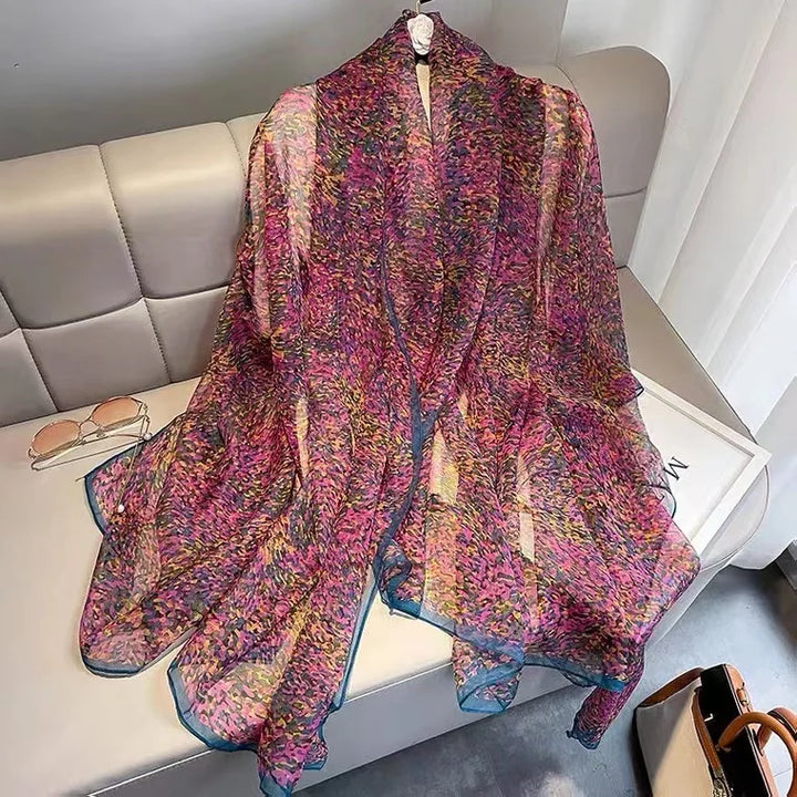 Stilla | Luksuriøst Silketørklæde med Elegant Print til Kolde Dage Regitze