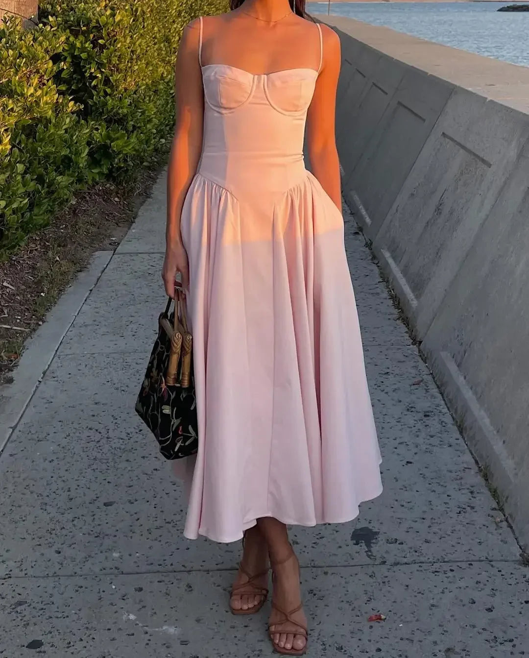 Stilla | Bustier Plisseret Midi Kjole