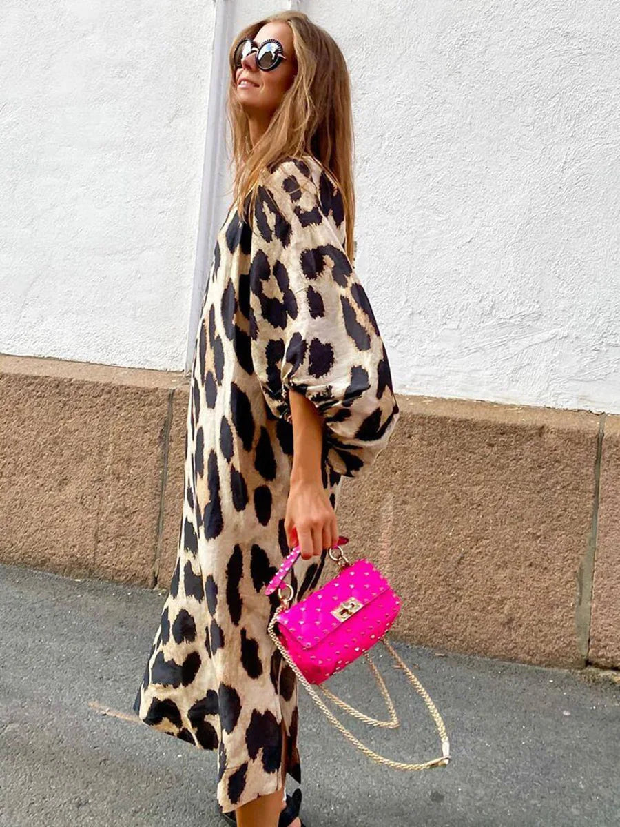 Stilla | Stilfuld Kjole med Leopardprint til Kvinder