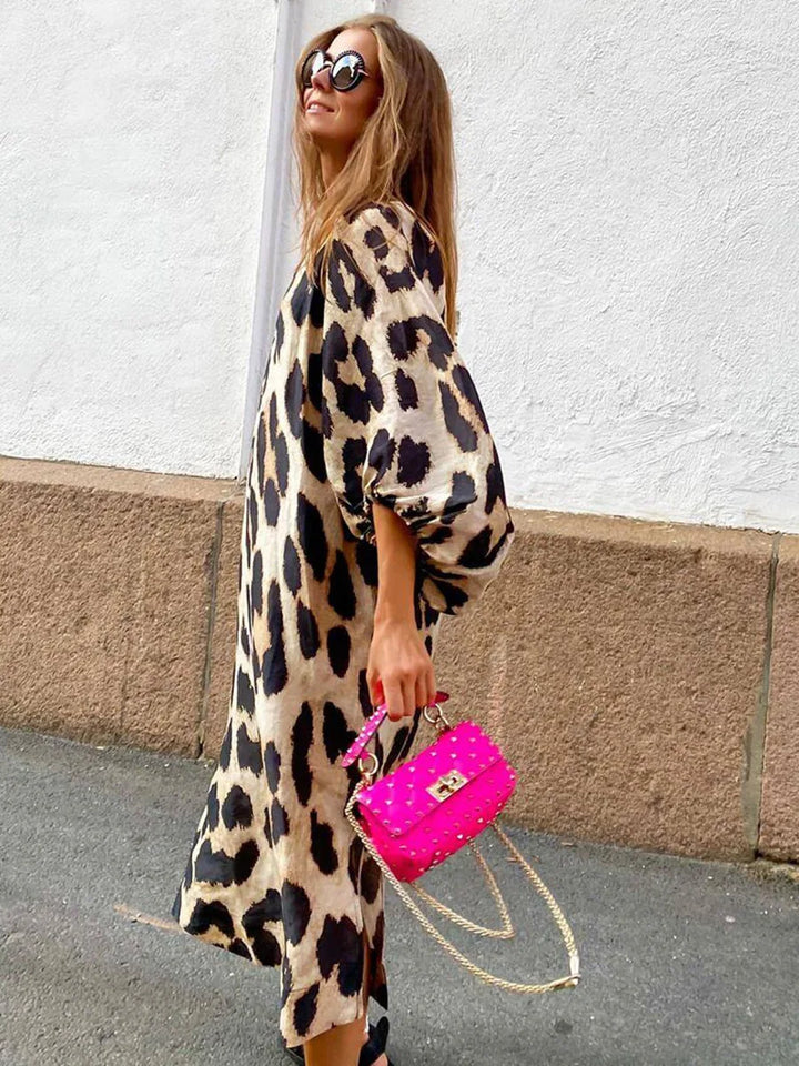 Stilla | Stilfuld Kjole med Leopardprint til Kvinder