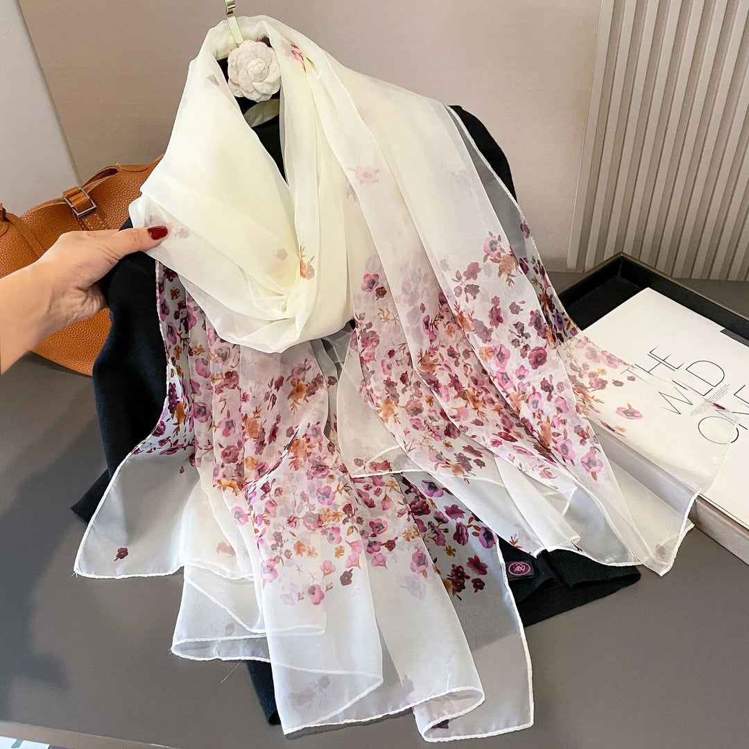 Stilla | Luksuriøst Silketørklæde med Elegant Print til Kolde Dage Regitze