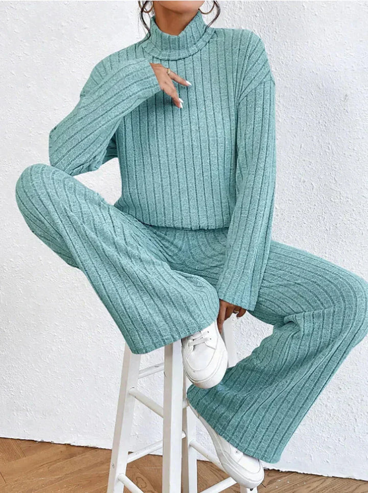 Stilla | Strikbukser og rullekravesweater til kvinder
