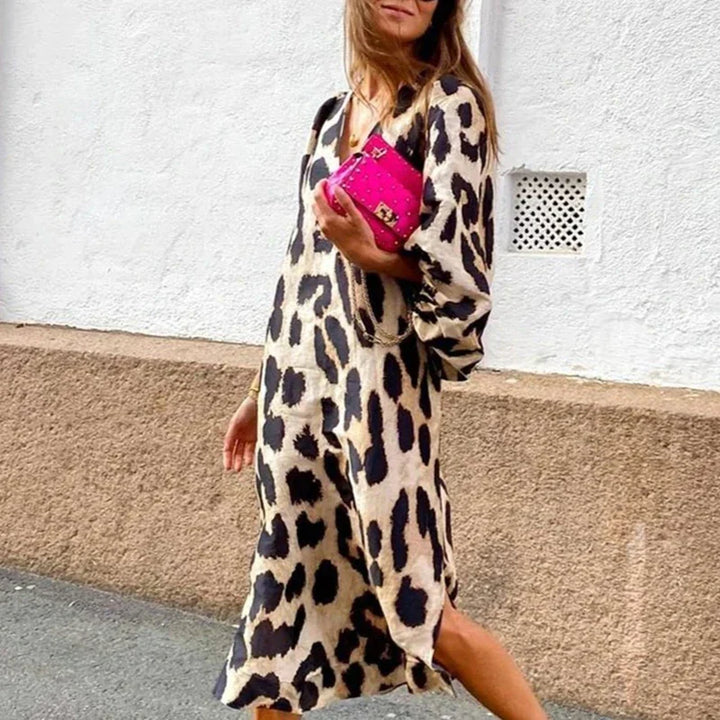 Stilla | Stilfuld Kjole med Leopardprint til Kvinder