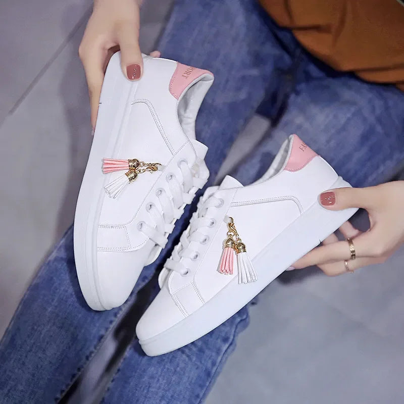 Stilla | Dame Sneakers med Dekorative Detaljer