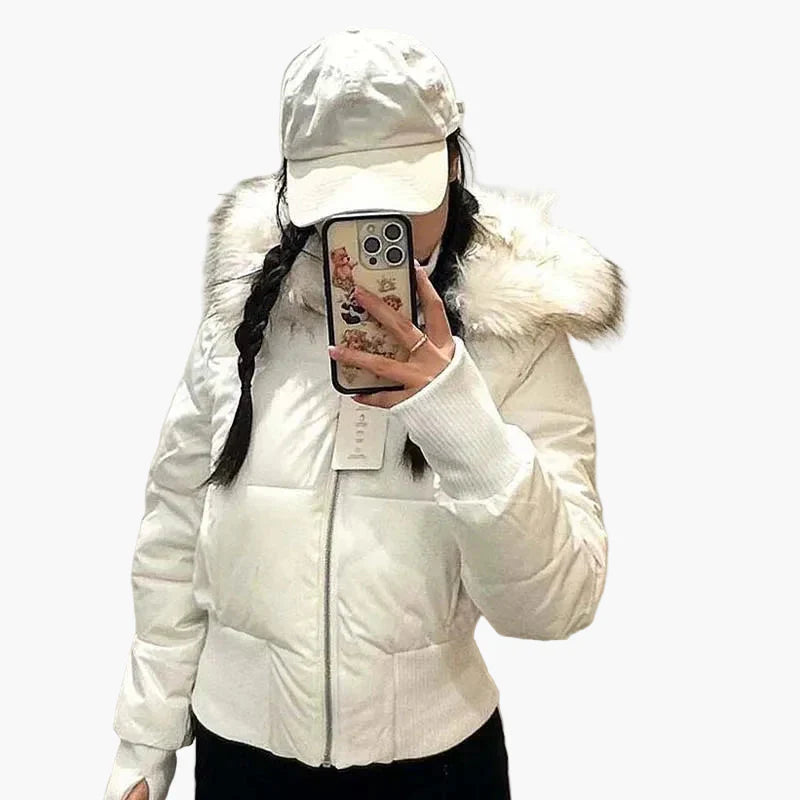 Stilla | Vinterjakke med Hætte Og Pelskrave - Modisk, Figursyet Overgangsjakke til Efterår Og Vinter