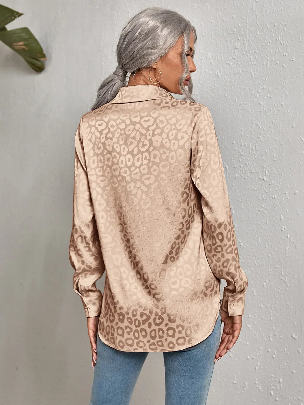 Stilla | Leopard Print Jacquard Bluse Med Lange Ærmer