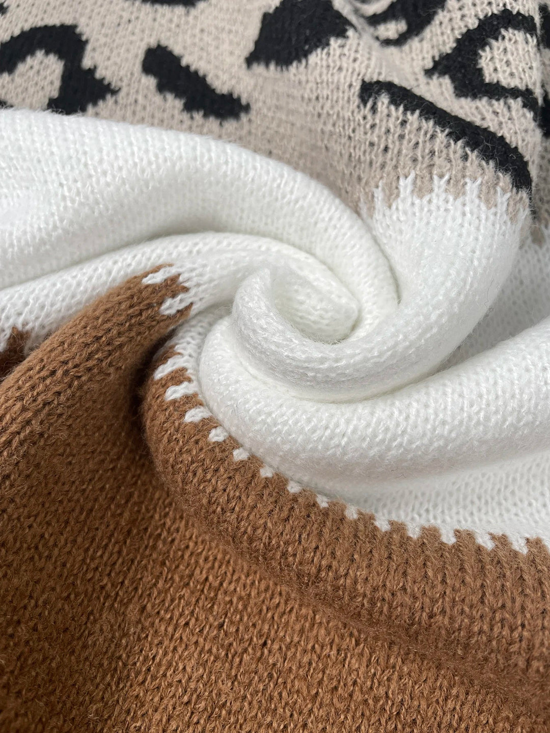 Stilla | Leo-print strikpullover