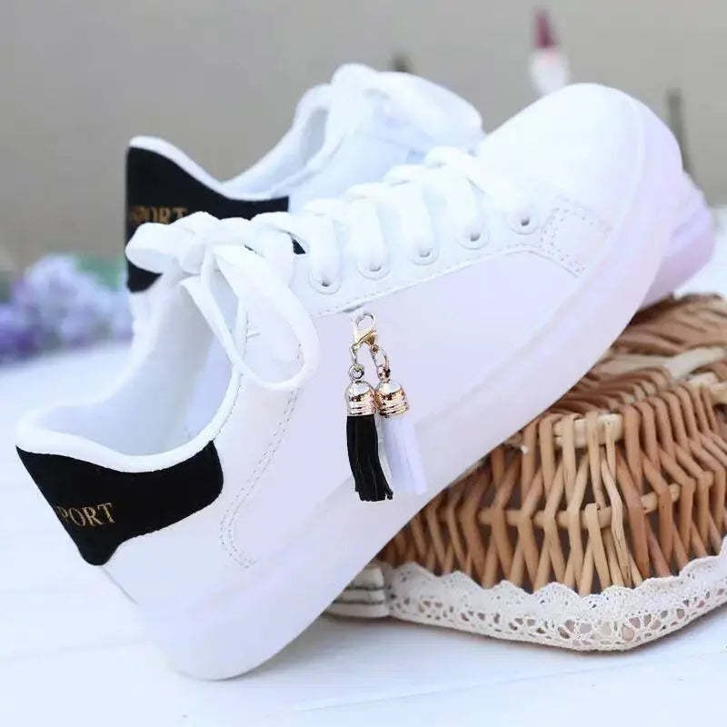 Stilla | Dame Sneakers med Dekorative Detaljer
