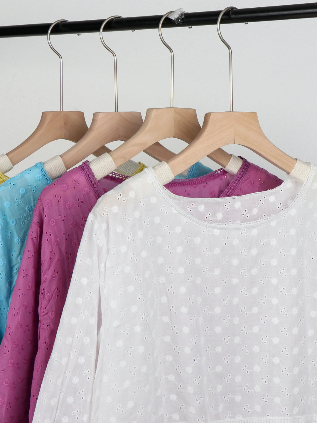 Stilla | Elegant Kjole med Broderi