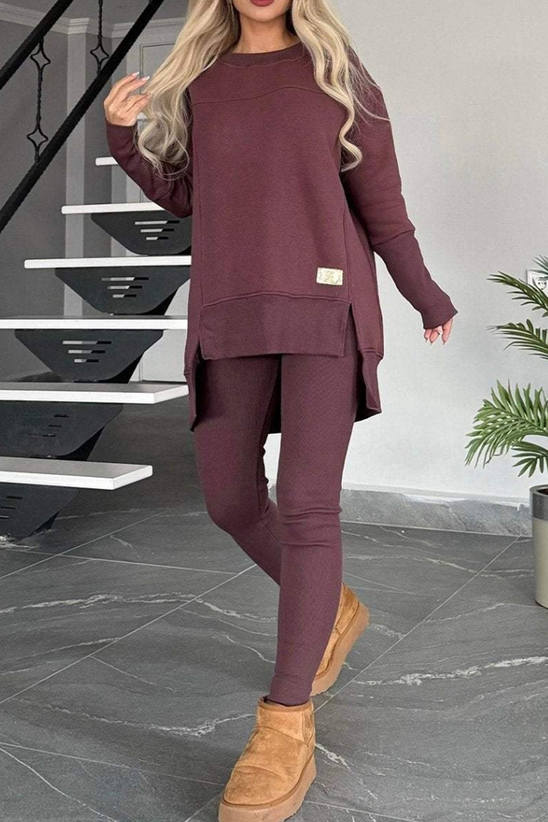 Stilla | Sweatshirt og Skinny Jeans Sæt Med Slids og Asymmetrisk Kant