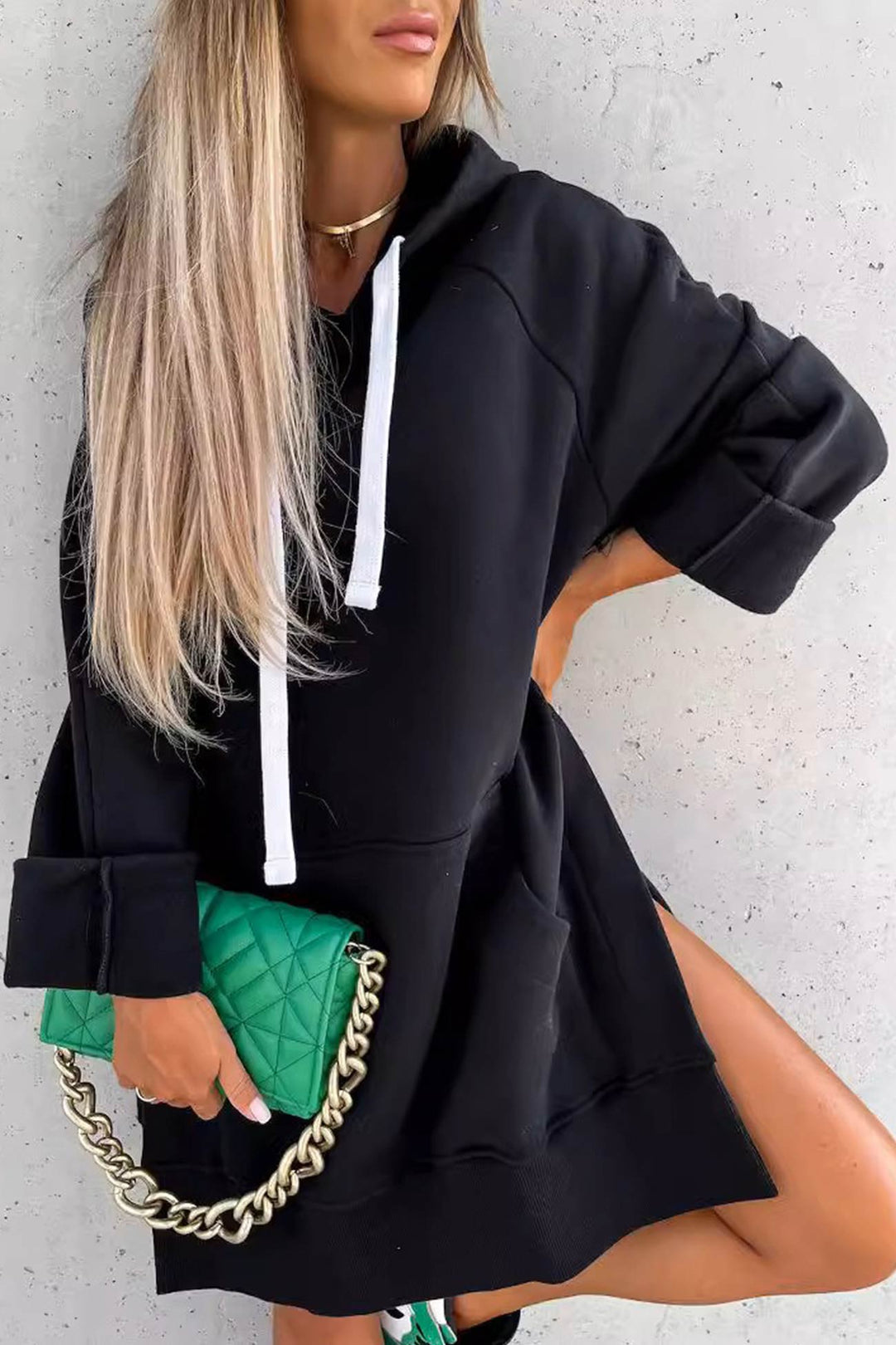 Stilla | Uni Hoodie med mellemlangt snit og slids
