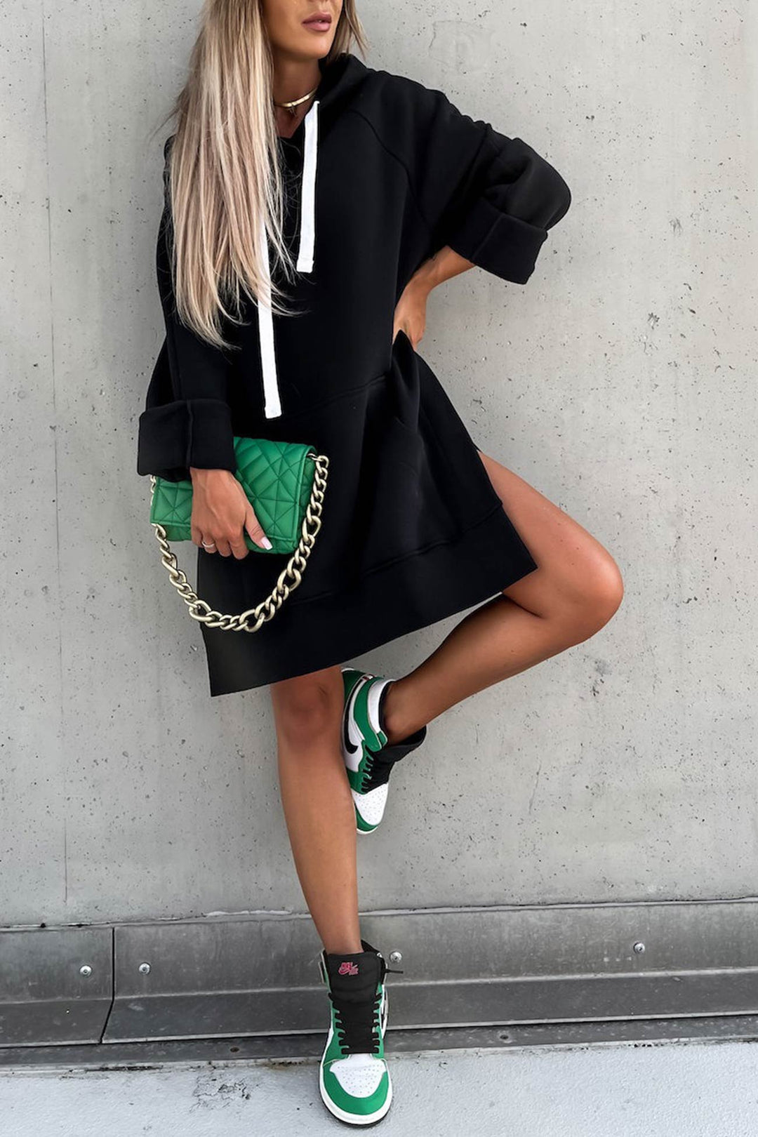 Stilla | Uni Hoodie med mellemlangt snit og slids