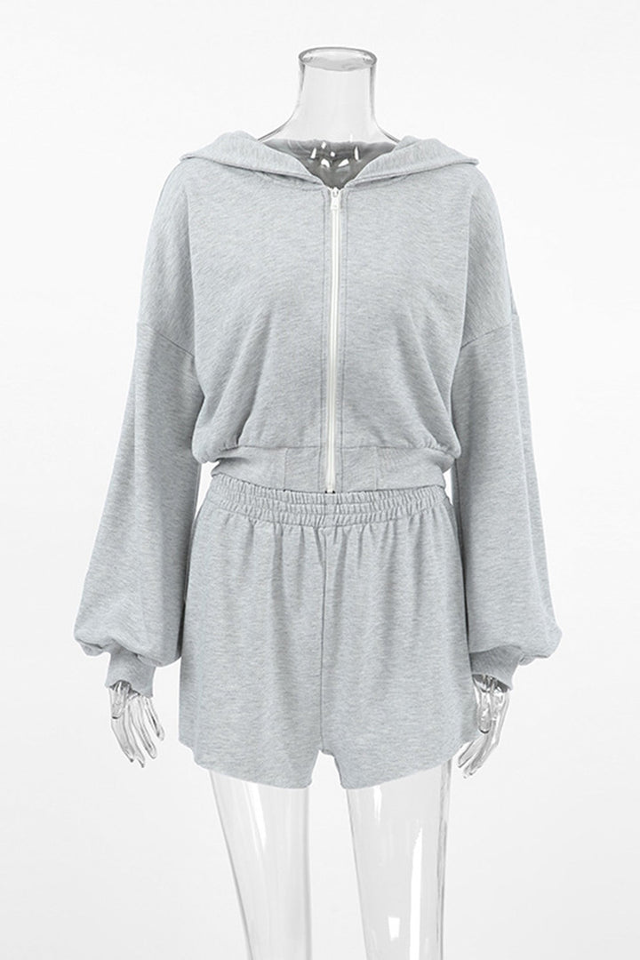 Stilla | En-del med shorts og kortærmet hættebluse Uni
