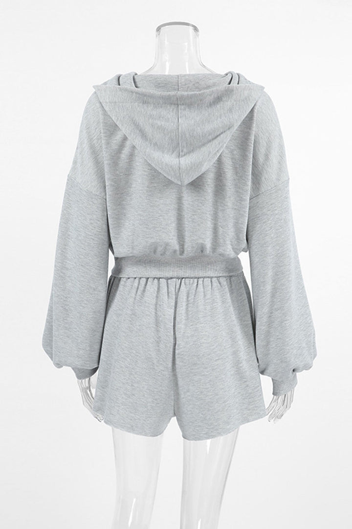 Stilla | En-del med shorts og kortærmet hættebluse Uni