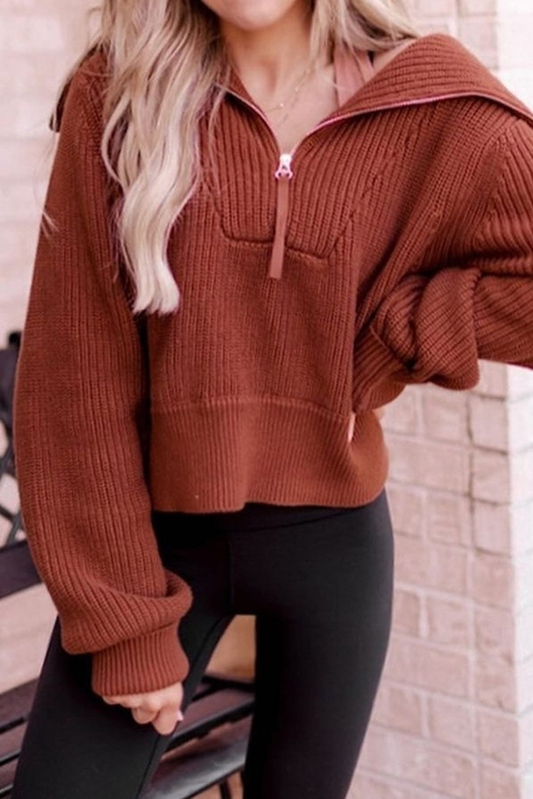 Stilla | Ensfarvet Sweater Med Lynlås og Omvikling