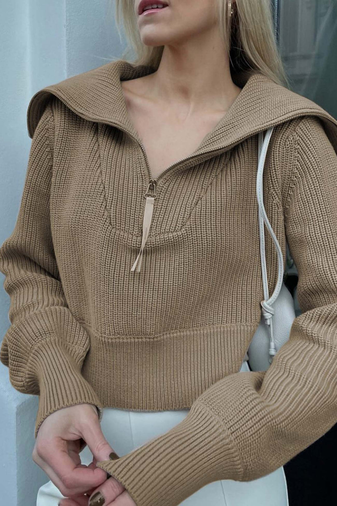 Stilla | Ensfarvet Sweater Med Lynlås og Omvikling
