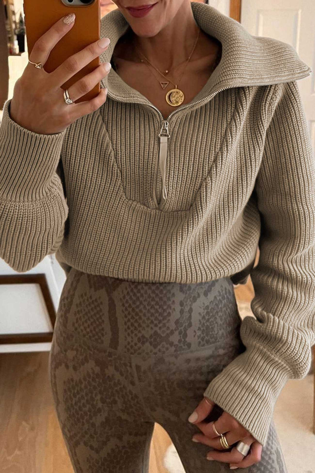 Stilla | Ensfarvet Sweater Med Lynlås og Omvikling
