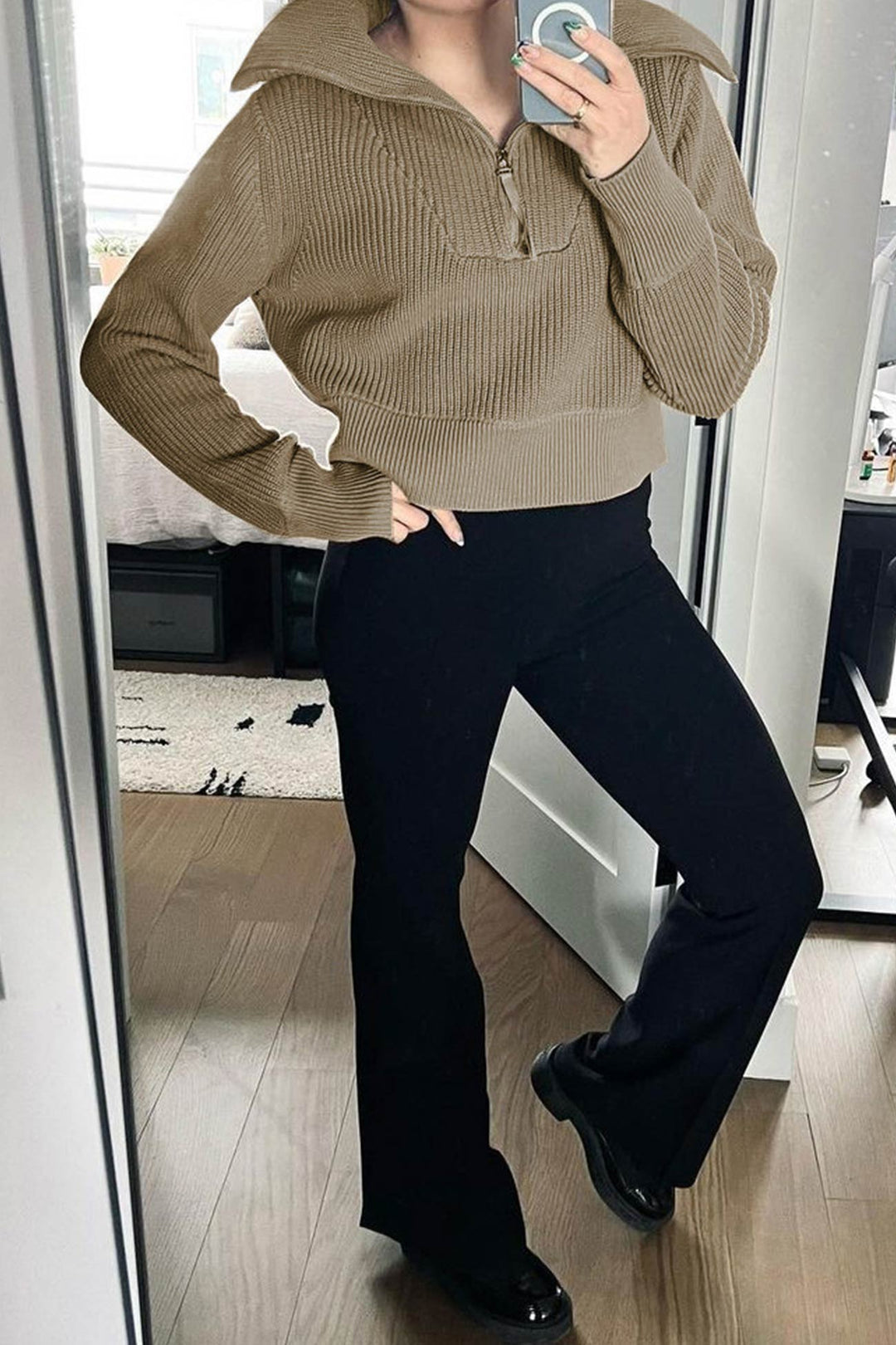 Stilla | Ensfarvet Sweater Med Lynlås og Omvikling