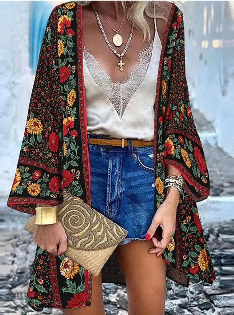 Skovae | Sommerlig Dame Strikjakke I Boho Stil med Farverigt Blomsterprint