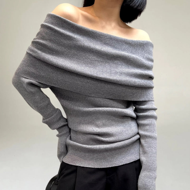 Stilla | Off-Shoulder Strikketrøje Ribbet Strik Tætsiddende og Elegant Design