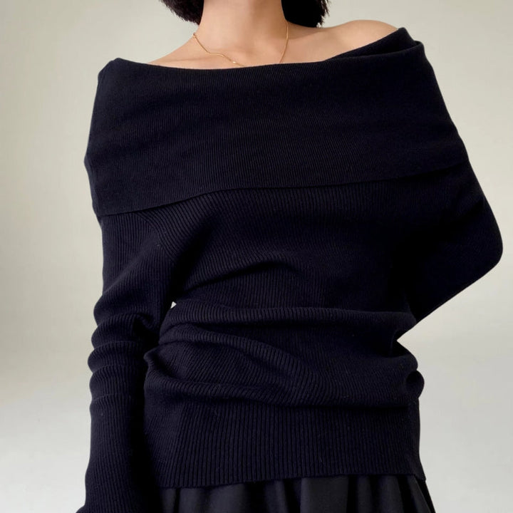 Stilla | Off-Shoulder Strikketrøje Ribbet Strik Tætsiddende og Elegant Design