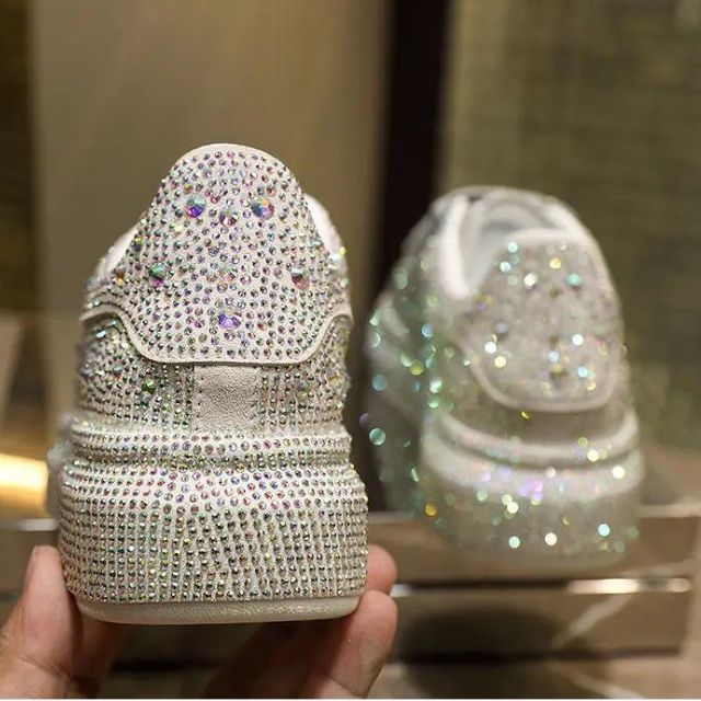 Stilla | Glitrende Sneakers Med Krystal Dekorationer