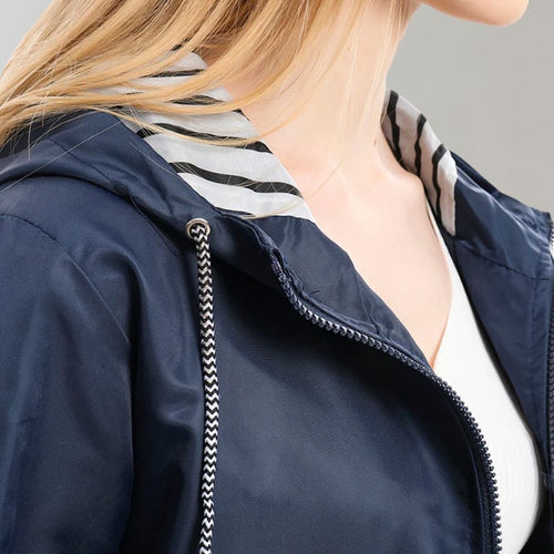 Stilla | Trendy Lang Regnjakke til Dame Carina