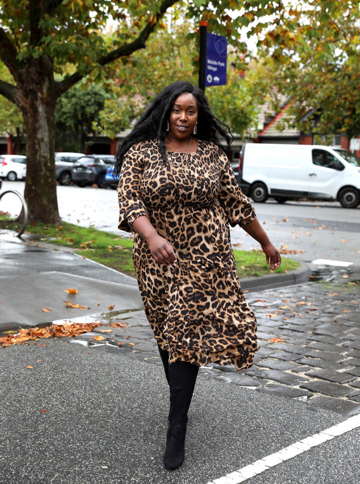Stilla | Elegant Leopardkjole Damer