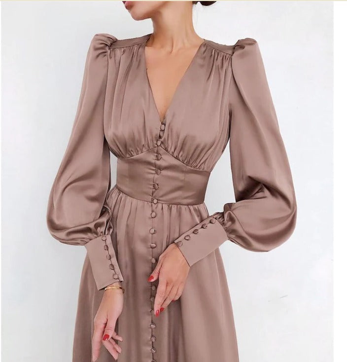 Skovae | Elegante satin kjoler