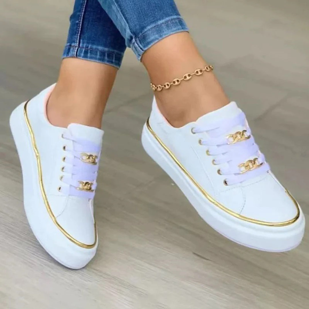 Skovae | Hvide Low-Top-Casual-Sneakers med Gyldne Detaljer Stilfulde Hvide Snøre Sneakers med Guldbesætning