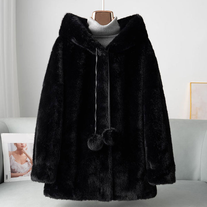 Stilla | Faux-Fur-Hoodie med Pom-Detaljer
